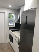 944 Meridian Ave in Miami Beach, FL - Building Photo - Building Photo