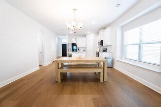 310 Saltmeadow Ln in Red Oak, TX - Foto de edificio - Building Photo