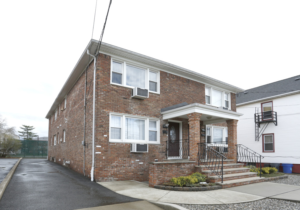 412-414 Erico Ave in Elizabeth, NJ - Building Photo