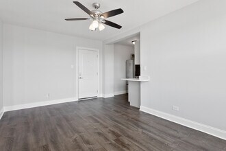 1521 W Sherwin Ave in Chicago, IL - Building Photo - Building Photo