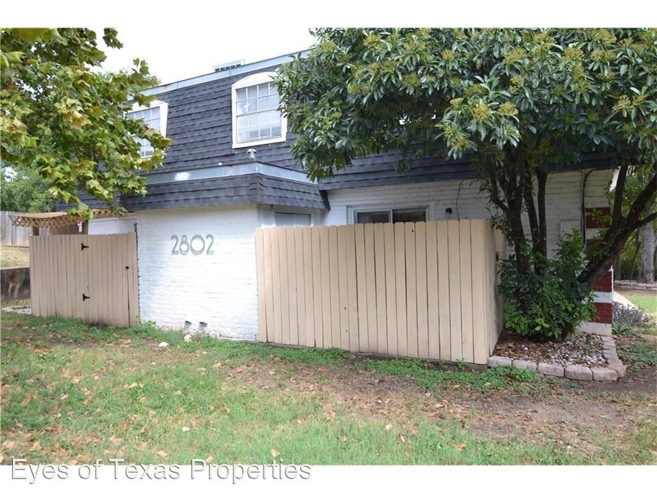 2802 Skyway Cir in Austin, TX - Building Photo