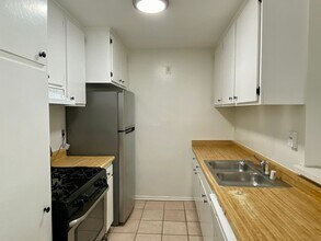 18620 Hatteras St in Los Angeles, CA - Building Photo - Building Photo