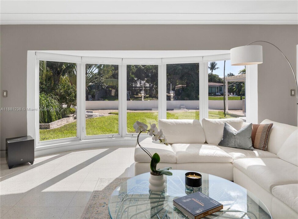 7901 Noremac Ave in Miami Beach, FL - Foto de edificio