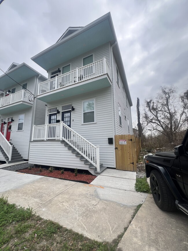 property at 2718 S Galvez St
