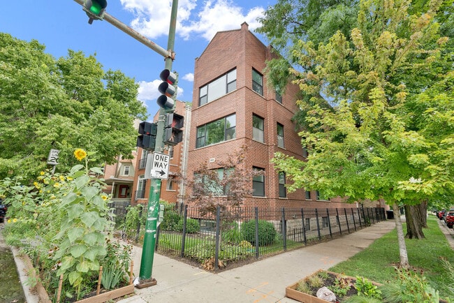 3001 N Damen Ave in Chicago, IL - Building Photo - Building Photo