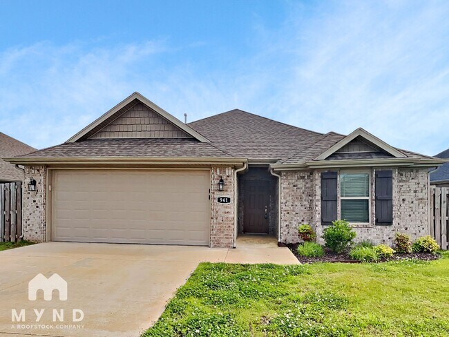 941 Lakeview Dr in Centerton, AR - Foto de edificio - Building Photo