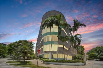 2699 Tigertail Ave, Unit # 21 in Miami, FL - Foto de edificio - Building Photo