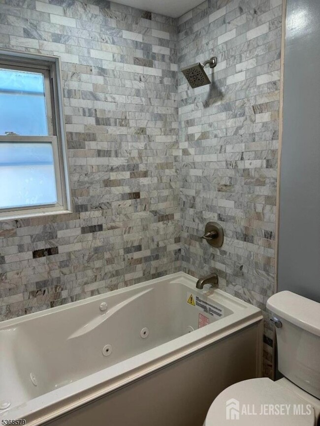 12A Gramercy Gardens Pl in Middlesex, NJ - Building Photo - Building Photo