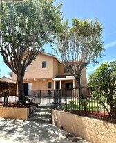 1009 E Haley St in Santa Barbara, CA - Building Photo
