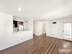 7425 Charmant Dr in San Diego, CA - Building Photo - Building Photo