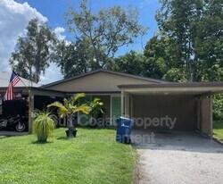 1856 Debbie St in Sarasota, FL - Building Photo