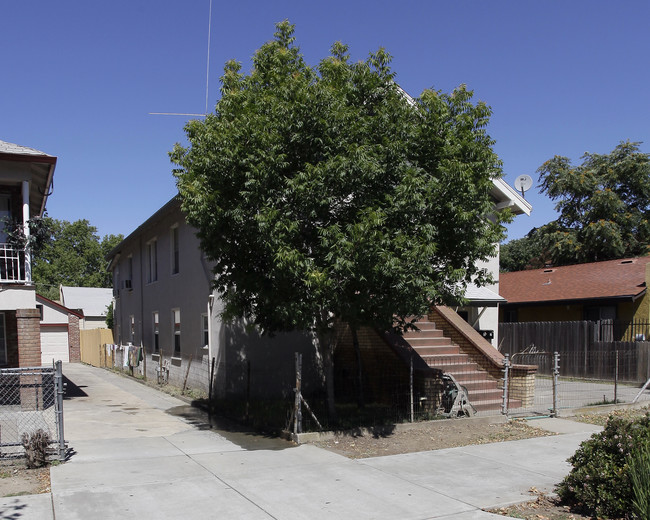 5th St Fourplex in West Sacramento, CA - Foto de edificio - Building Photo