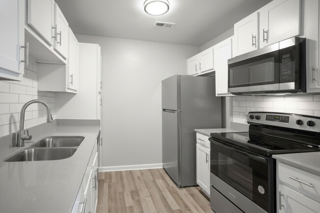 The Emerson Apartments in Johnson City, TN - Building Photo - Building Photo