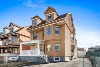 154 N 14th St, Unit 2 in East Orange, NJ - Building Photo - Building Photo