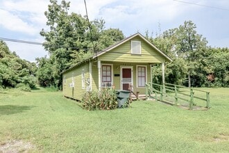 1335 Sherman St in Beaumont, TX - Building Photo - Building Photo