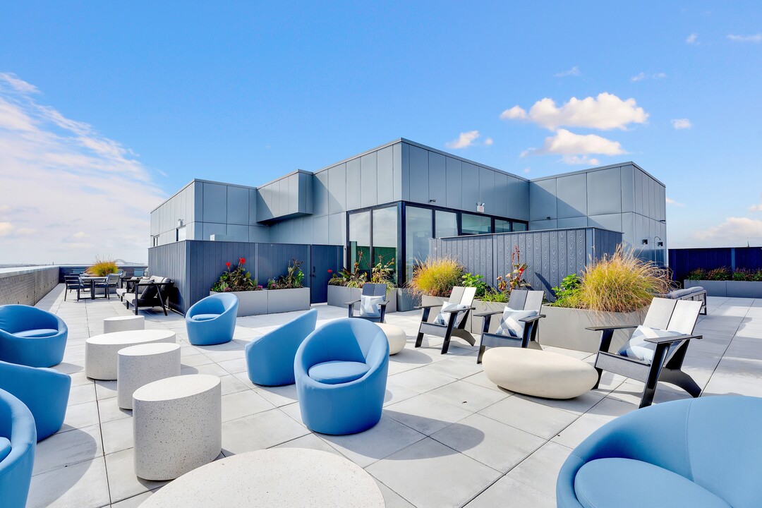 Bay One in Bayonne, NJ - Foto de edificio