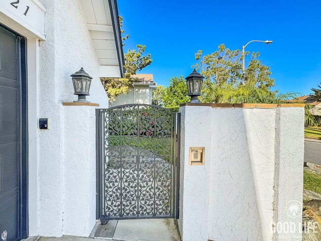 25521 Alisal Ave in Laguna Hills, CA - Building Photo - Building Photo