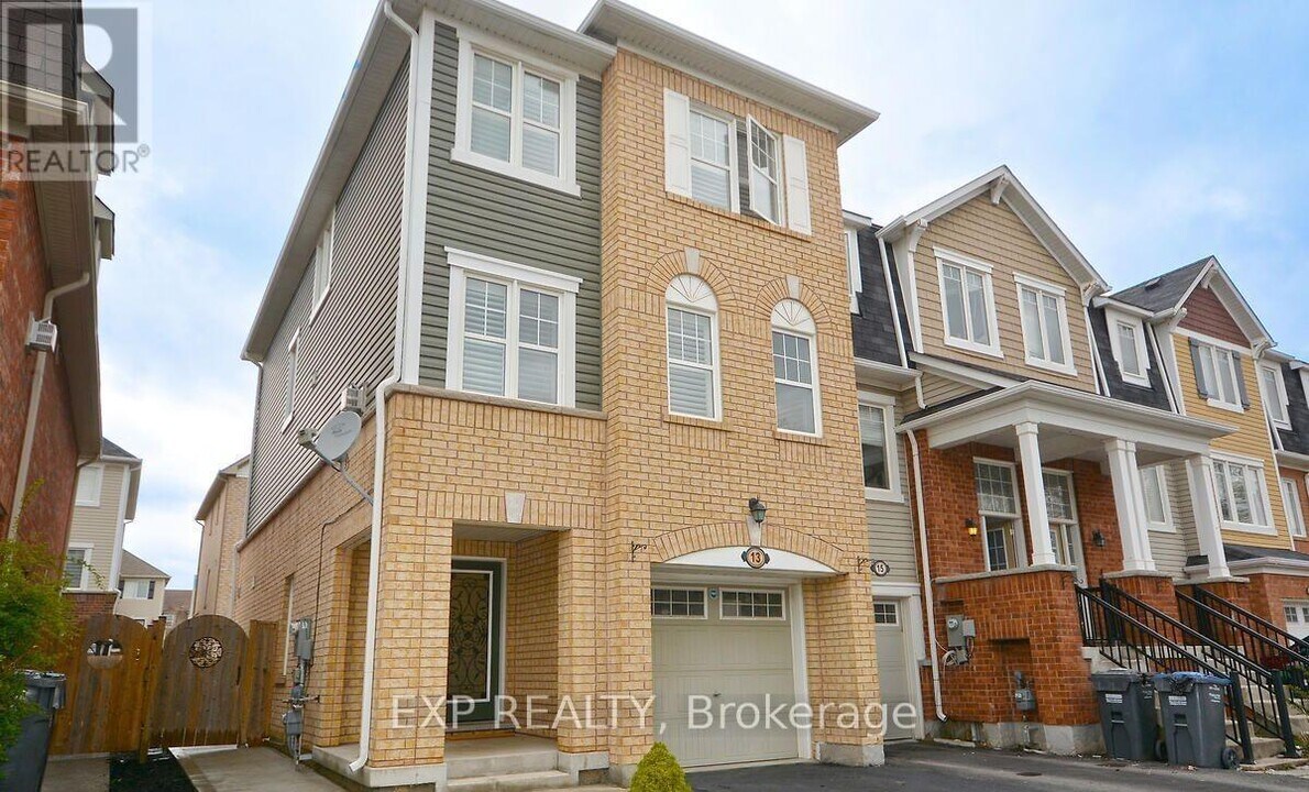 13 Colonel Frank Ching Cresent in Brampton, ON - Building Photo
