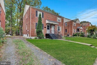 331 Oakland St in Trenton, NJ - Foto de edificio - Building Photo