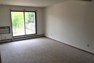 Sylvia Manor in Saskatoon, SK - Building Photo - Building Photo