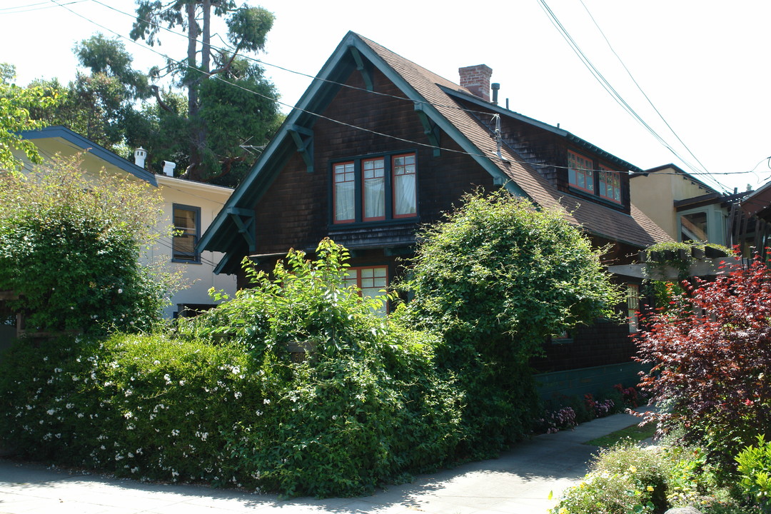 5938 Chabot Rd in Oakland, CA - Building Photo