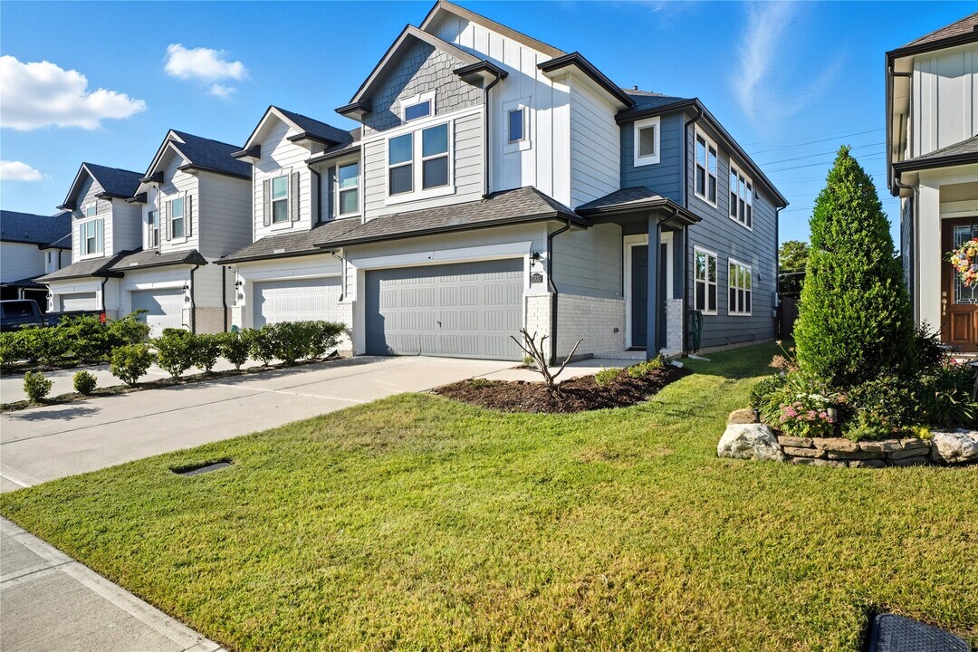 7335 Hinsdale Dr in Pasadena, TX - Building Photo