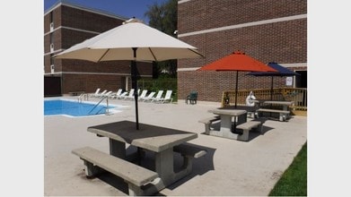 Montcalm Heights Apartments in Chicopee, MA - Foto de edificio - Building Photo