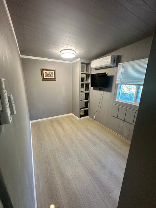 8861 Live Oak Ave in Fontana, CA - Building Photo
