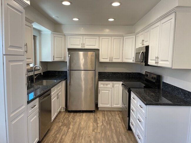 718 N Guadalupe Ave, Unit 4 in Redondo Beach, CA - Foto de edificio - Building Photo