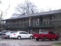 Oaks at Bonham Apartments in Houston, TX - Foto de edificio - Building Photo