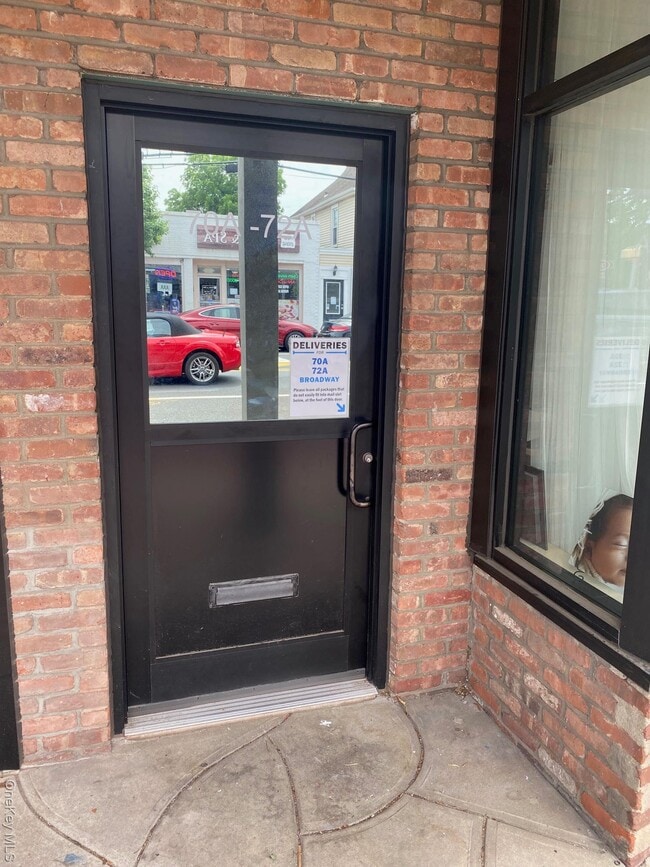 70 Broadway in Greenlawn, NY - Building Photo - Building Photo