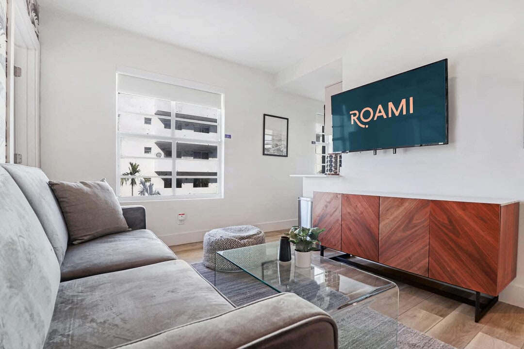 4025 Indian Creek Dr in Miami Beach, FL - Building Photo