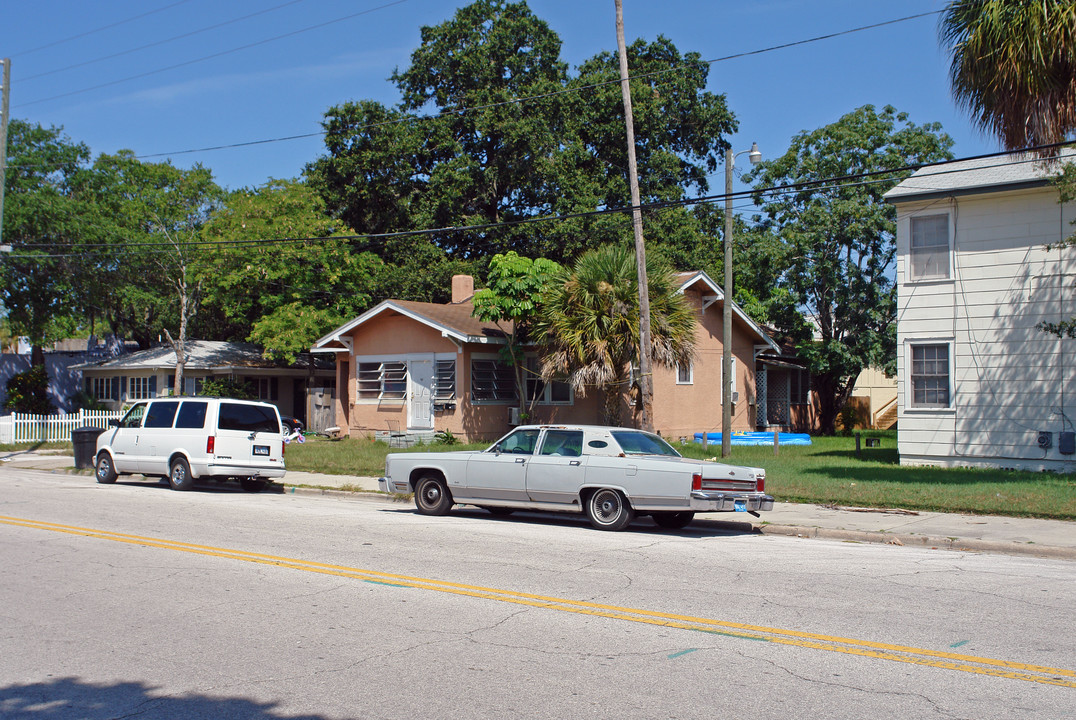 1148 NE Cleveland St in Clearwater, FL - Building Photo