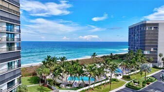 8800 S Ocean Dr in Jensen Beach, FL - Building Photo