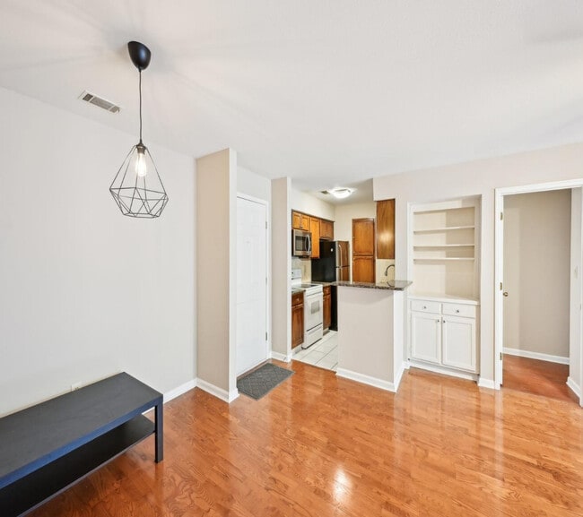 2303 Pine Heights Dr NE, Unit 303