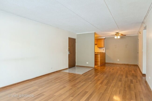 5S100 Pebblewood Ln in Naperville, IL - Foto de edificio - Building Photo