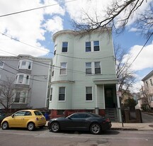 3 Kinnaird St, Unit 2 in Cambridge, MA - Building Photo