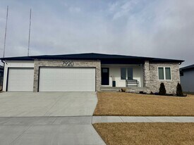 7920 Patrick Ave in Lincoln, NE - Building Photo
