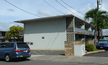 2132 Algaroba St in Honolulu, HI - Building Photo - Building Photo