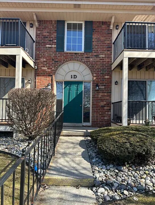12020 15 Mile Rd, Unit Condo Unit in Sterling Heights, MI - Building Photo