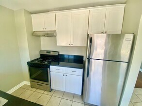 Bright Upper-Level 1-Bedroom Apartment with Parking Included in Los Angeles, CA - Building Photo - Interior Photo