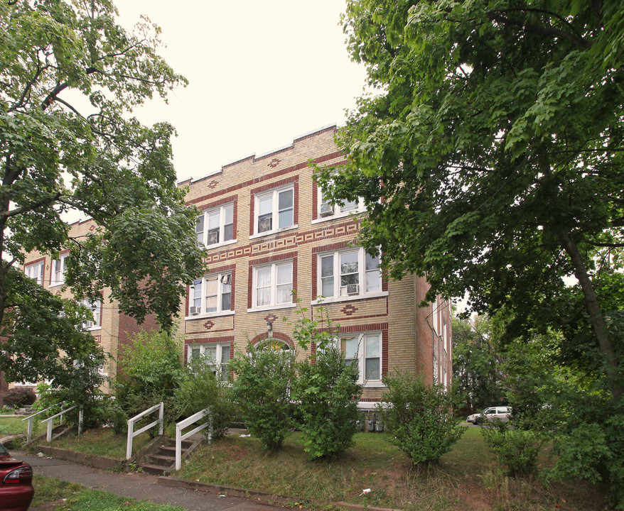 32 Wilcox St in New Britain, CT - Building Photo