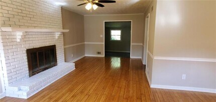 210 King Arthur Dr in Woodstock, GA - Building Photo - Building Photo