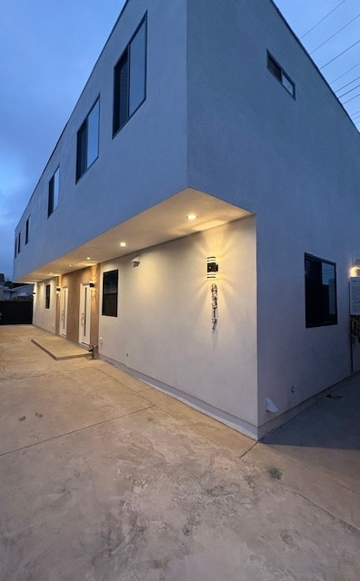 8315 Kittyhawk Ave in Los Angeles, CA - Foto de edificio - Building Photo