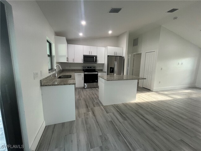 609 NW 37th Ave in Cape Coral, FL - Building Photo - Building Photo