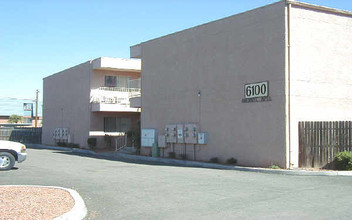 Arobell Apartments in Tucson, AZ - Building Photo - Building Photo