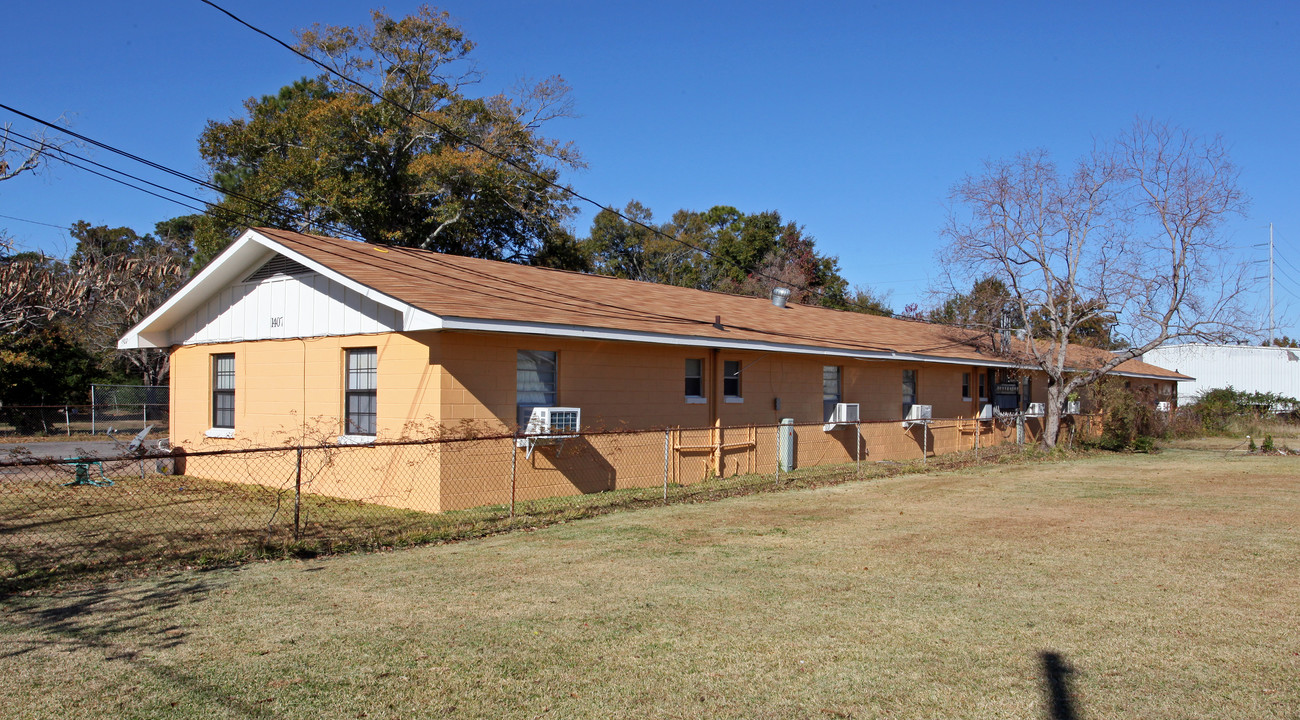 1407 Krebs Ave in Pascagoula, MS - Foto de edificio