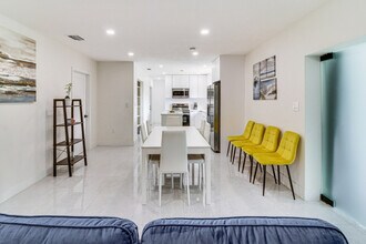 6124 SW 64th Terrace in Miami, FL - Building Photo - Building Photo