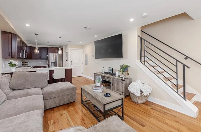 938 N Marshall St, Unit 3 in Philadelphia, PA - Foto de edificio - Building Photo