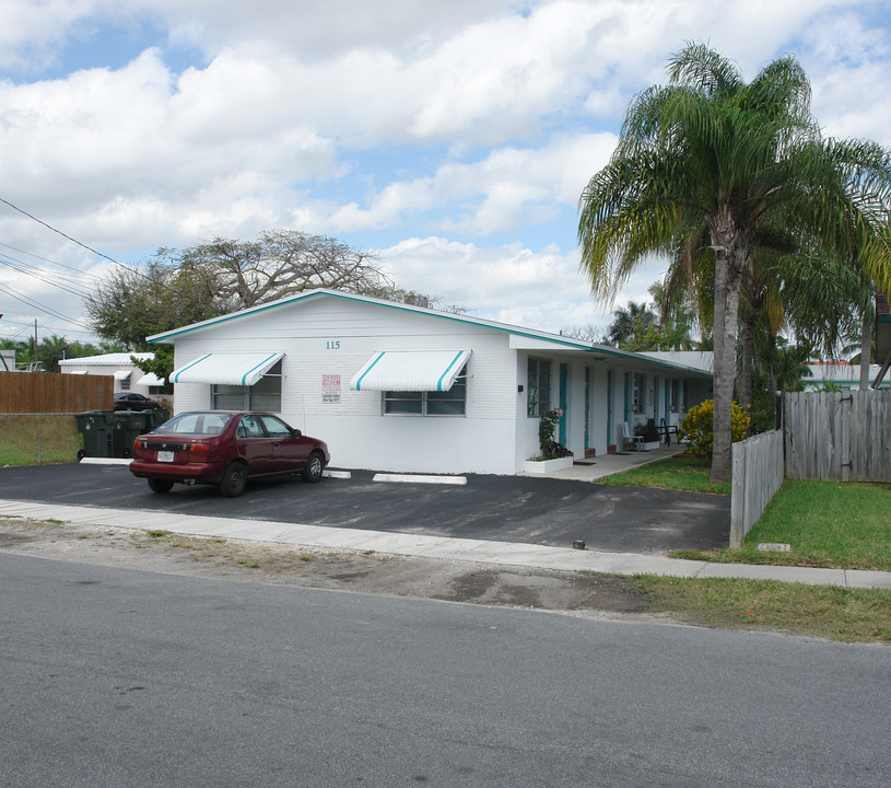 115 SE 1st Ter in Dania Beach, FL - Building Photo